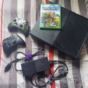 Xbox 1, 2 controllers ,mine craft & GTA 5